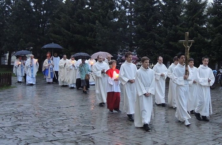 Koronacja figury Matki Bożej Fatimskiej w Kętach