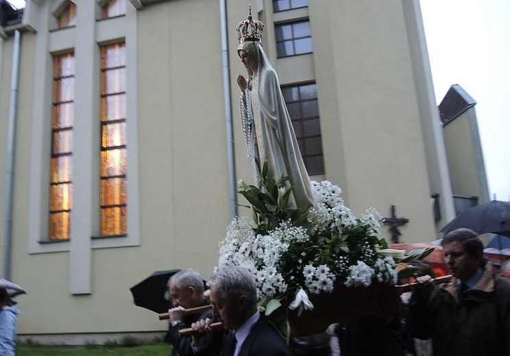 Koronacja figury Matki Bożej Fatimskiej w Kętach