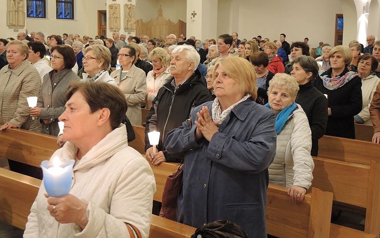 Koronacja figury Matki Bożej Fatimskiej w Kętach