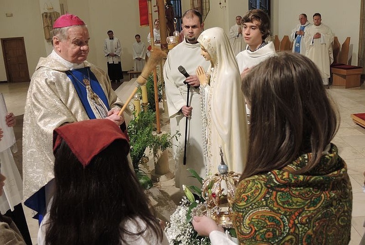 Koronacja figury Matki Bożej Fatimskiej w Kętach