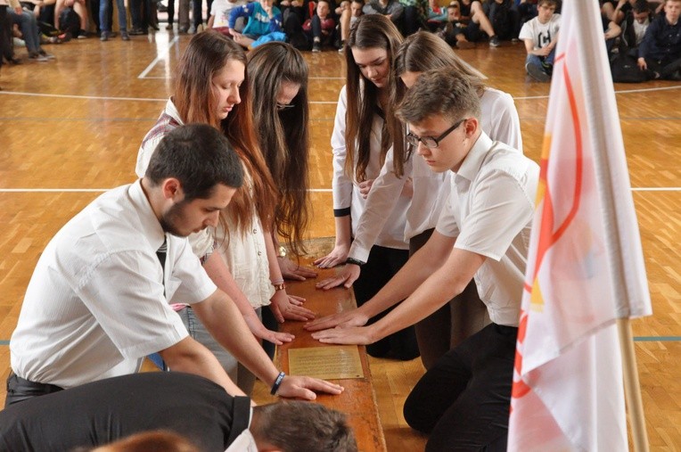 Znaki ŚDM w Zespole Szkół Technicznych w Tarnowie - Mościcach