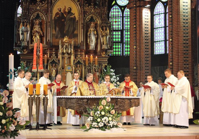 Święcenia kapłańskie w gliwickiej katedrze