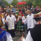 Do łowickich tańców przyłączyli się kapłani, którzy szli w pielgrzymce