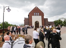 Z byłej gospody do nowego kościoła