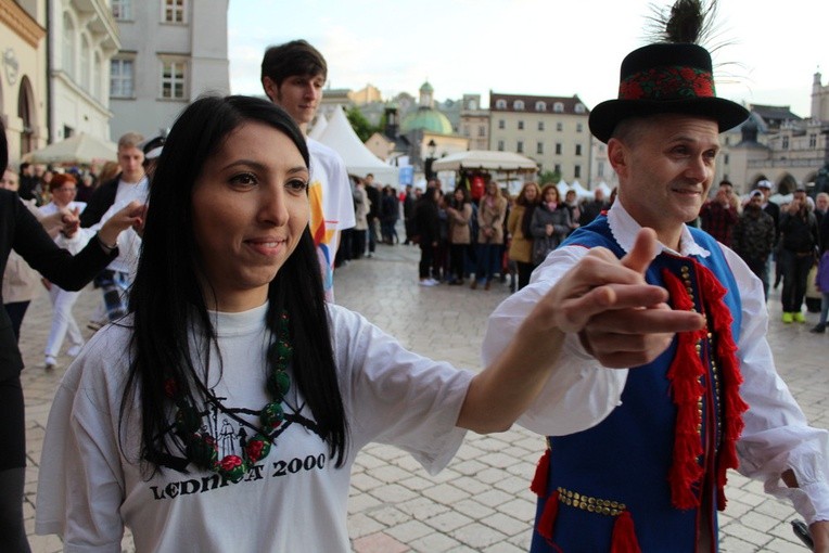 Tańce lednickie na krakowskim Rynku 
