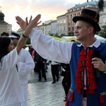 Tańce lednickie na krakowskim Rynku 