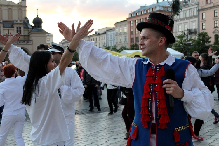 Tańce lednickie na krakowskim Rynku 