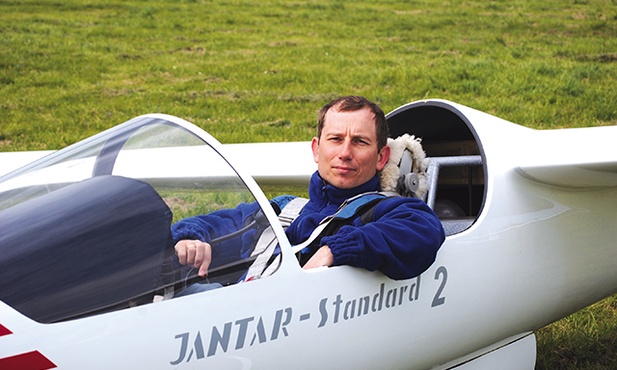 Piotr Budzowski z rzeszowskiego aeroklubu.