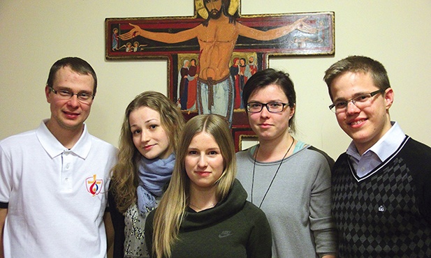 Koordynatorzy poszczególnych oliwskich grup (od lewej): Daniel, Marta, Agata, Malwina i Jakub zachęcają do pomocy przy ŚDM.