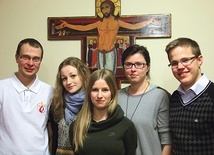 Koordynatorzy poszczególnych oliwskich grup (od lewej): Daniel, Marta, Agata, Malwina i Jakub zachęcają do pomocy przy ŚDM.