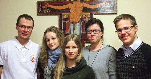 Koordynatorzy poszczególnych oliwskich grup (od lewej): Daniel, Marta, Agata, Malwina i Jakub zachęcają do pomocy przy ŚDM.