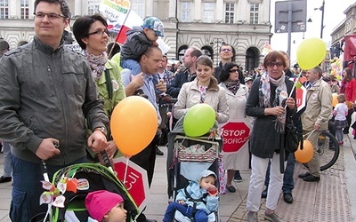 ◄	W Marszu uczestniczyło wiele rodzin.