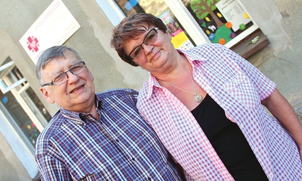 – Nasi podopieczni mają w domu różne problemy, a my staramy się stworzyć im taką przyjazną oazę – tłumaczy Jan Mokrzycki, którego wspiera żona Teresa.