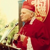 Kardynał Karol Wojtyła na pielgrzymce męskiej w Piekarach w 1977 r.