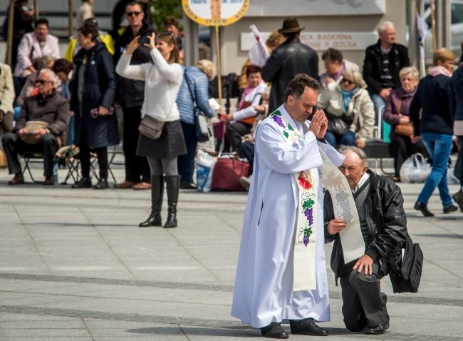 Konsekracja kościoła zbudowanego przez Rodzinę Radia Maryja