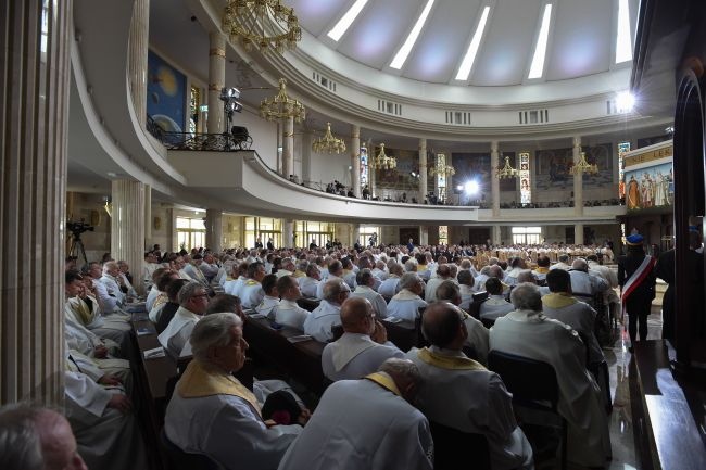 Konsekracja kościoła zbudowanego przez Rodzinę Radia Maryja