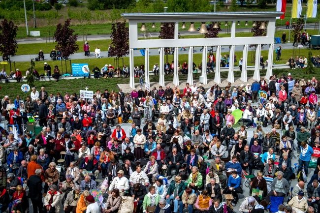 Konsekracja kościoła zbudowanego przez Rodzinę Radia Maryja