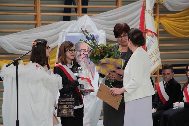 10. rocznica nadania imienia Jana Pawła II Gimanzjum w Bedlnie