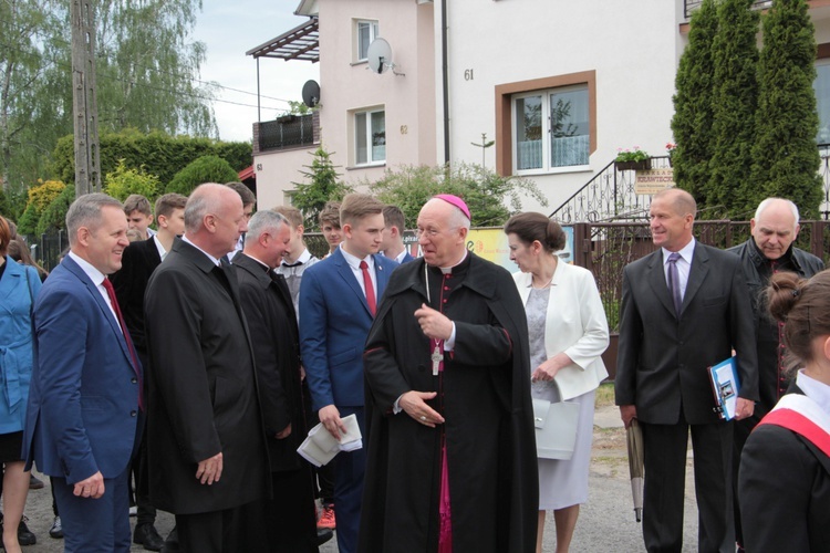 10. rocznica nadania imienia Jana Pawła II Gimanzjum w Bedlnie