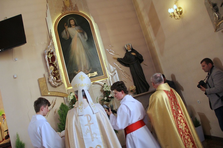 Poświęcenie ołtarza w Gnojniku