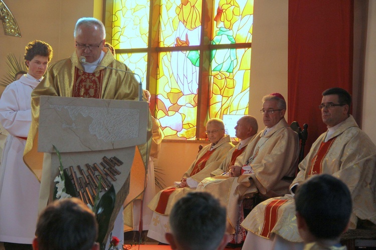 Poświęcenie ołtarza w Gnojniku