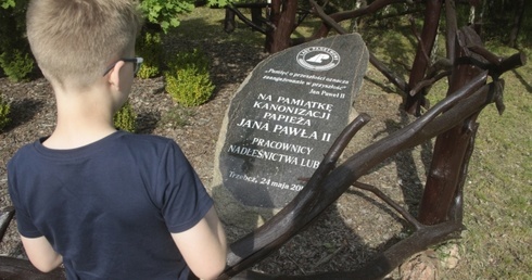 Spotkanie przy dębie pamięci