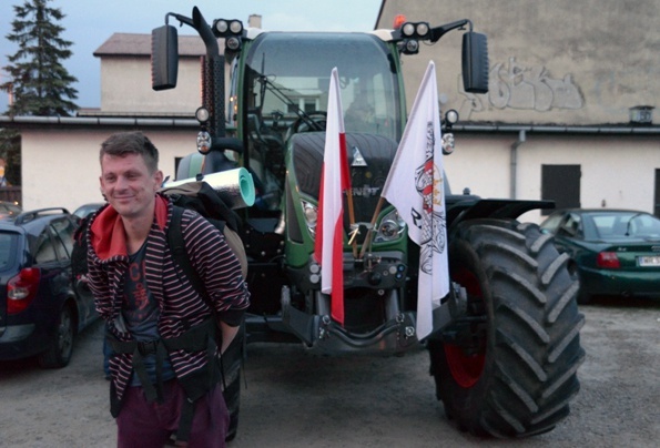 Nocna pielgrzymka mężczyzn z Radomia do Błotnicy