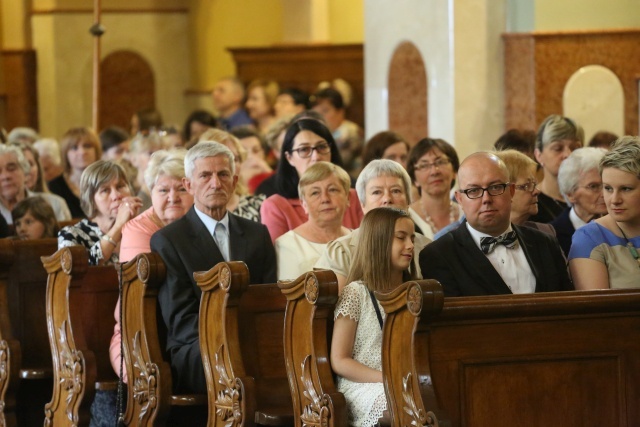 Kard. K. Nycz poświęcił figurę bł. Popiełuszki w Brzeszczach