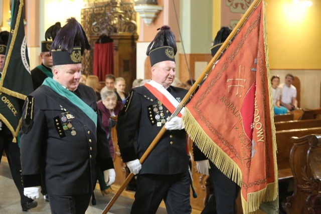 Kard. K. Nycz poświęcił figurę bł. Popiełuszki w Brzeszczach