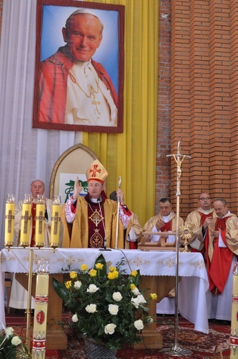 Kamień węgielny w kościele św. Jana Pawła II w Nowym Sączu