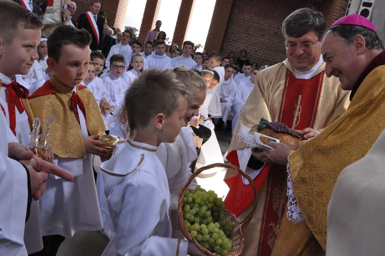 Kamień węgielny w kościele św. Jana Pawła II w Nowym Sączu