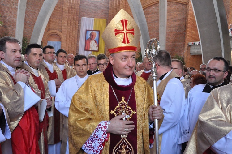 Kamień węgielny w kościele św. Jana Pawła II w Nowym Sączu