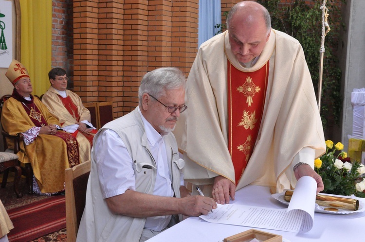 Kamień węgielny w kościele św. Jana Pawła II w Nowym Sączu