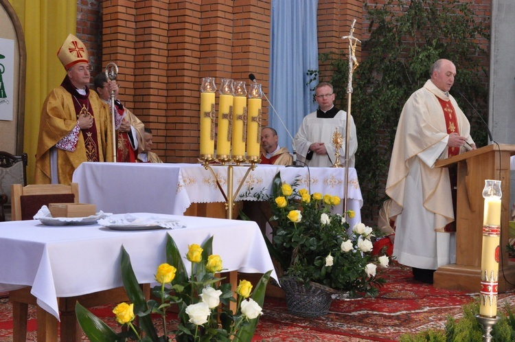 Kamień węgielny w kościele św. Jana Pawła II w Nowym Sączu