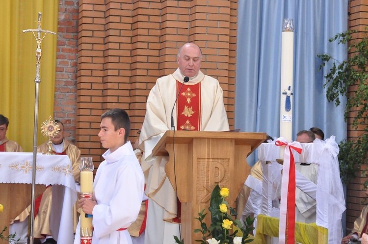 Kamień węgielny w kościele św. Jana Pawła II w Nowym Sączu