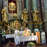 Eucharystii przewodniczył ks. kan. Jan Serszyński, proboszcz kolegiackiej parafii pw. św. Bartłomieja w Opocznie