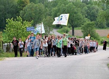 300 pielgrzymów, w większości młodych, przeszło 35 km z Żuromina.