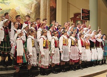 Po raz pierwszy w międzyparafialnym koncercie pieśni maryjnej wziął udział Ludowy Zespół Artystyczny „Ciechanów”.