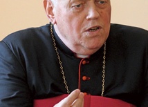Zawołanie biskupie bp. Kiernikowskiego brzmi: „Posłuszeństwo Ewangelii – Eucharystia”.