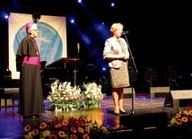 Abp Wiktor Skworc i Małgorzata Mańka-Szulik podczas oficjalnego otwarcia MŚR. 