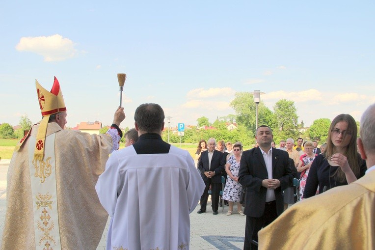 Poświęcenie kaplicy cmentarnej w Radomyślu