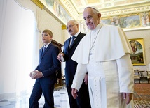 Podczas spotkania z papieżem Aleksandrowi Łukaszence towarzyszył najmłodszy syn. Prezydent Białorusi zaprosił Franciszka do odwiedzenia swego kraju.
