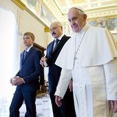 Podczas spotkania z papieżem Aleksandrowi Łukaszence towarzyszył najmłodszy syn. Prezydent Białorusi zaprosił Franciszka do odwiedzenia swego kraju.