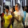 Obecnie w Birmie, kraju zdominowanym przez buddyzm, żyje ok. 700 tys. katolików.