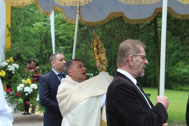 Procesja Bożego Ciała w parafii św. Elżbiety w Cieszynie