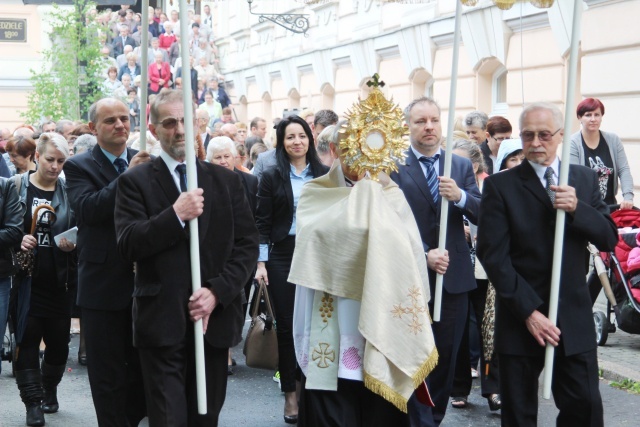 Procesja Bożego Ciała w parafii św. Elżbiety w Cieszynie