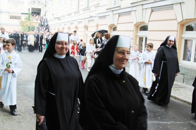 Procesja Bożego Ciała w parafii św. Elżbiety w Cieszynie