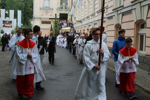 Procesja Bożego Ciała w parafii św. Elżbiety w Cieszynie