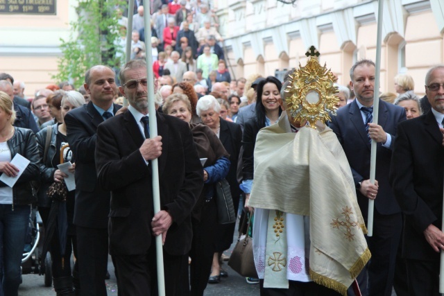 Procesja Bożego Ciała w parafii św. Elżbiety w Cieszynie