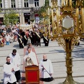 Udział w procesji jest wyznaniem wiary w realną obecność Pana Jezusa w Najświętszym Sakramencie